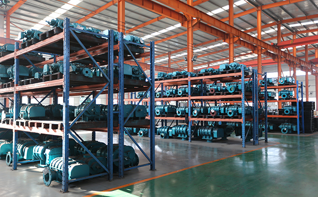 章丘豐源機(jī)械有限公司車間風(fēng)機(jī)展示臺(tái)