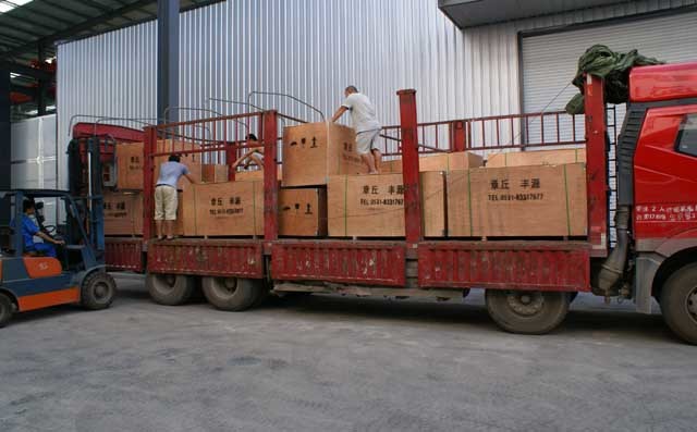 豐源機械三葉羅茨風機裝箱完畢，裝車發(fā)貨