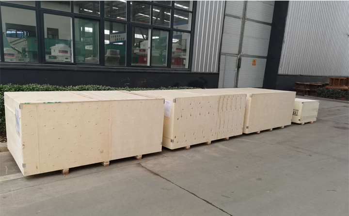 擺放整齊等待發(fā)貨的羅茨風(fēng)機(jī)